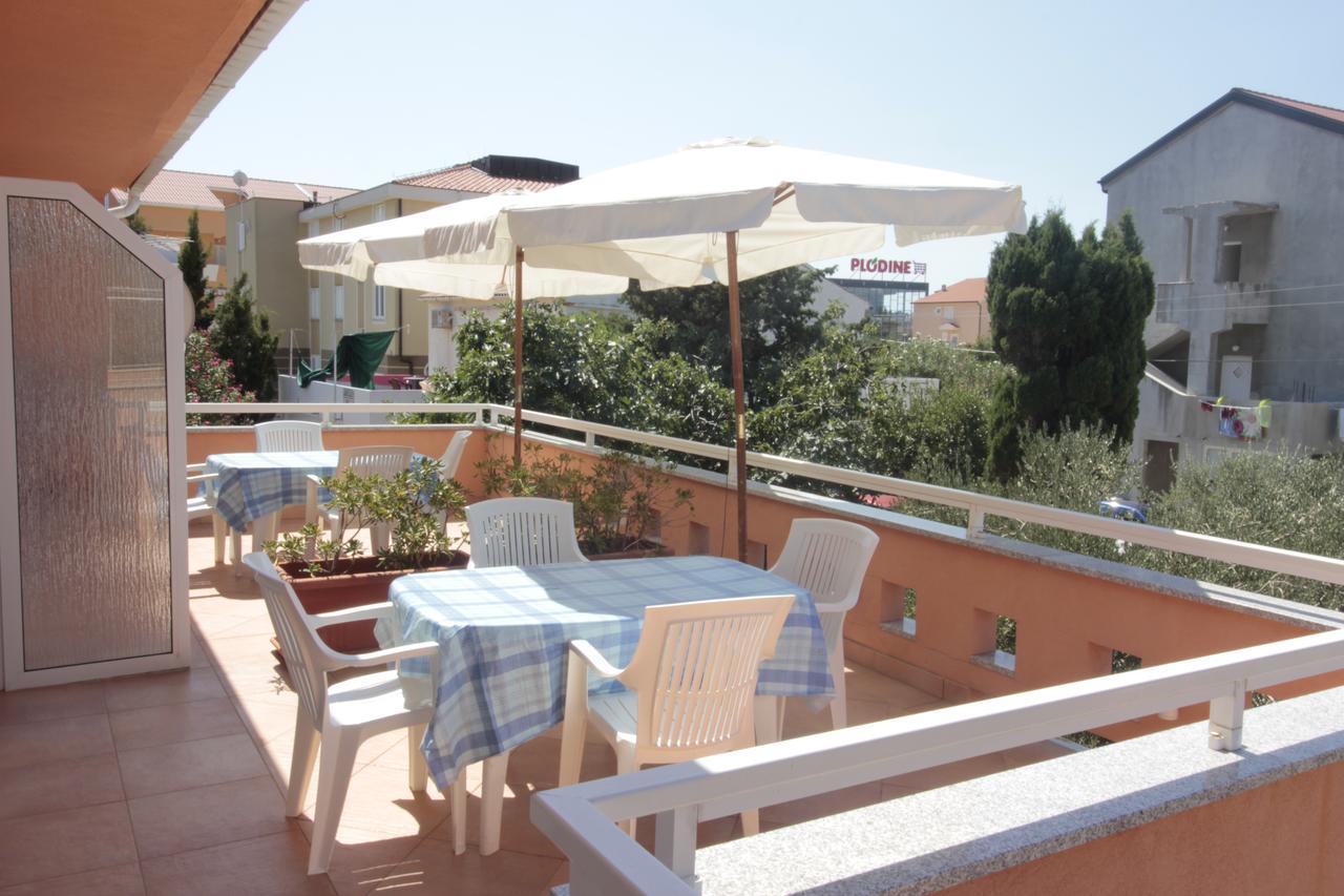 Studios & Rooms Fiesta Novalja Exterior foto