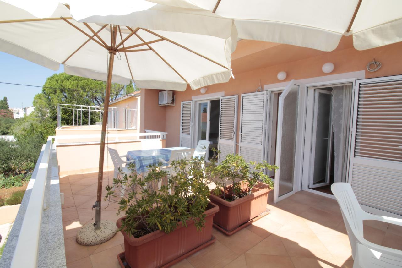Studios & Rooms Fiesta Novalja Exterior foto